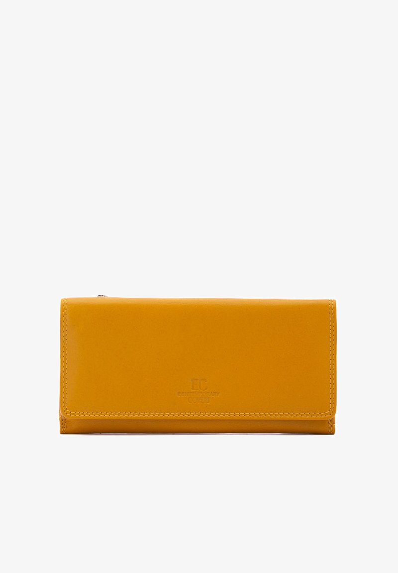 Portafoglio giallo in pelle con una texture liscia, cuciture a contrasto e logo impresso. Forma rettangolare con un compartimento con zip.
