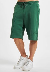 Unselected, green