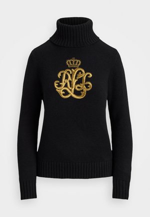 Čierny rolák vyrobený z pleteného materiálu, s vyšívaným zlatým monogramom a dizajnom koruny na prednej strane, rebrovanými manžetami a spodným lemom.