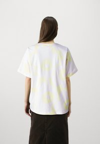 Marimekko TUNNIT UNIKKO - T-shirts med print - light pink/yellow