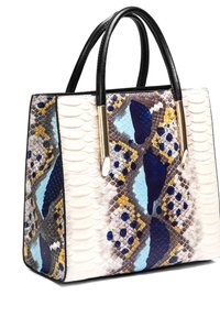 Struktūruota rankinė iš tekstūruotos baltos, mėlynos ir geltonos spalvos gyvatės odos, su juodos odos rankenomis ir auksiniais akcentais.