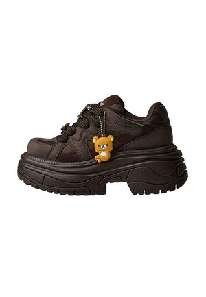 Sneakers - brown