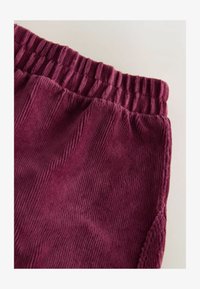 Kijelölve, berry red