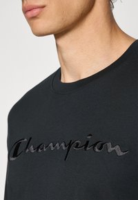 Champion ICONS TONAL CREWNECK LONG SLEEVE LARGE LOGO - Longsleeve - black
