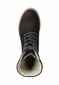 Botte en cuir noir avec un intérieur beige doux, présentant un motif de laçage noir et blanc et une semelle en caoutchouc avec des coutures contrastées.