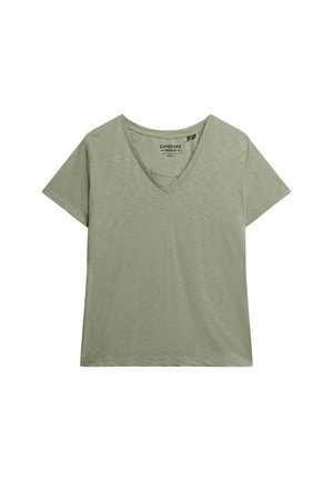 T-shirt vert olive en V, fabriqué en tissu léger avec des manches courtes. Doté d'un logo discret sur la poitrine et d'une coupe décontractée.