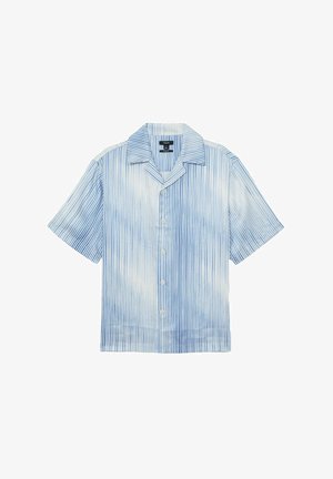 Kurzarmhemd in Hellblau und Weiß mit vertikalen Streifen, einem Kentkragen und Knopfverschluss. Weicher, leichter Stoff.