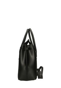 Borsa nera con finitura strutturata, dotata di due manici robusti e una tracolla rimovibile. Design con apertura piegata in alto e hardware minimale.