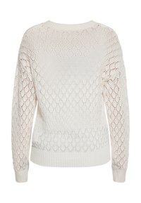 Sweter w kolorze kremowym wykonany z włóczki, z teksturowanym wzorem w diamenty, z długimi rękawami oraz ściągaczem przy dekolcie i na hemie.