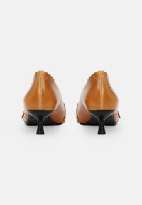Vagabond LYKKE - Decolleté - saddle