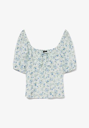 Blusa floral con un fondo verde claro, con flores azules. Mangas cortas abullonadas, escote cuadrado y un detalle de lazo fruncido en la parte delantera.