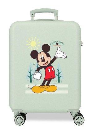 Maleta verde claro con Mickey Mouse vestido con pantalones cortos rojos y zapatos amarillos, de pie con el brazo levantado, sol y árboles al fondo.