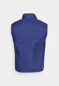 Marinblå ärmlös väst med quiltad textur, hög krage och subtila sömnadsdetaljer. Bakvy visar rena linjer och en figurnära passform.