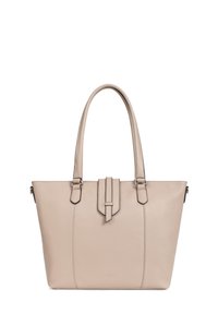 Beżowa skórzana torba na ramię z dwoma uchwytami, płaskim dnem, pionowymi akcentami szwów oraz składanym zapięciem na klapę. Gładka faktura i minimalistyczne okucia.