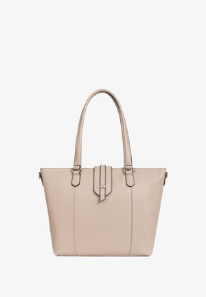 Beżowa skórzana torba na ramię z dwoma uchwytami, płaskim dnem, pionowymi akcentami szwów oraz składanym zapięciem na klapę. Gładka faktura i minimalistyczne okucia.