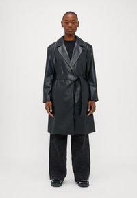 ONLY Petite ONLBINA WRAP - Ballonkabát - black