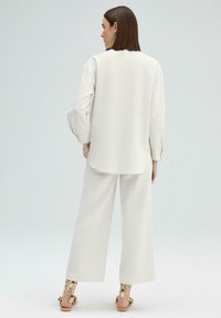 Touché Privé FLORAL PRINTED - Camicia - beige