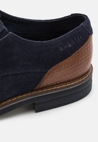 Thumbnail Image 9