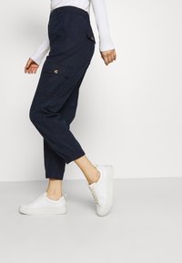 Marks & Spencer Cargobyxor - dark blue