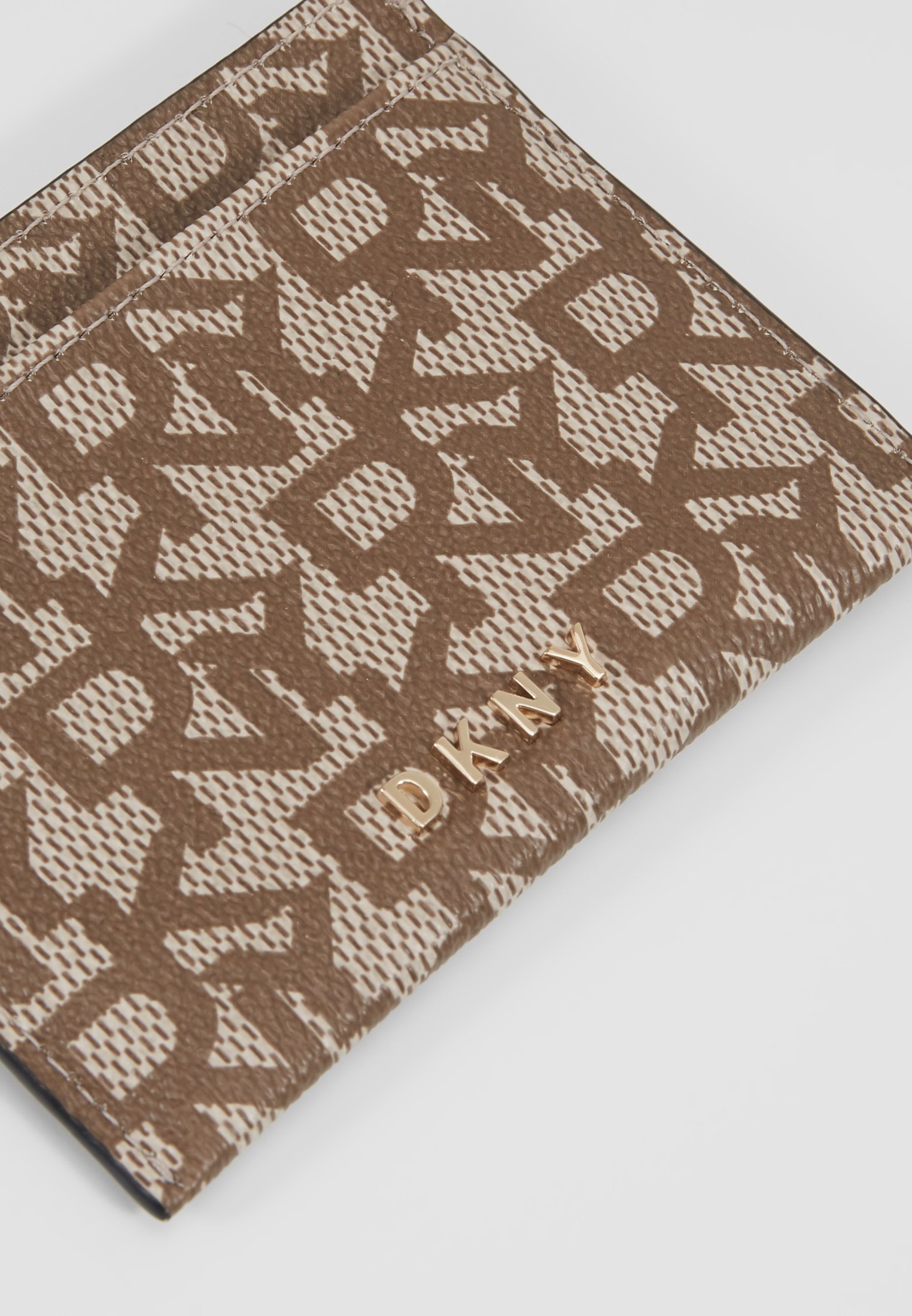 dkny bryant logo bolsa