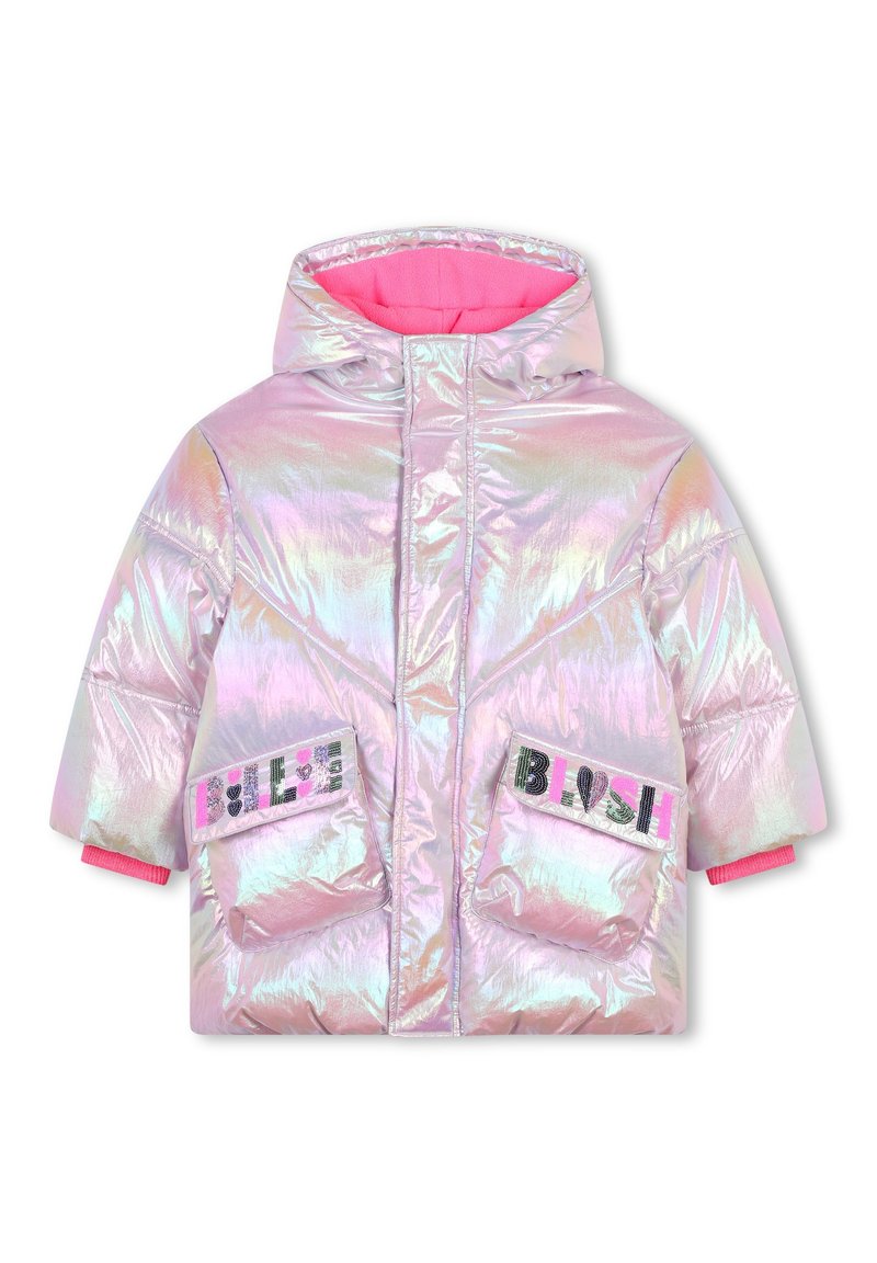 Chaqueta de pluma iridiscente con capucha, con forro rosa, dos bolsillos frontales con parches decorativos y puños elásticos.