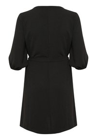 Robe noire au toucher lisse, avec un col rond, des manches bouffantes trois-quarts et un détail de taille nouée.