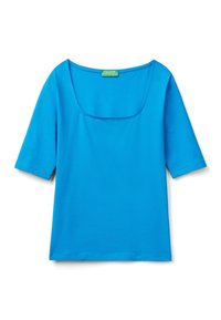 Modré tričko s krátkými rukávy a širokým čtvercovým výstřihem. Vyrobené z měkké látky s hladkým povrchem a štítkem na límci.