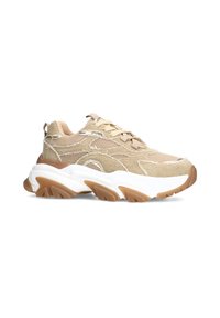 Helle beige Sportschuhe aus Mesh und Textil mit einer dicken weißen und braunen Sohle, ausgestattet mit einem Schnürdesign und einer Zuglasche an der Ferse.