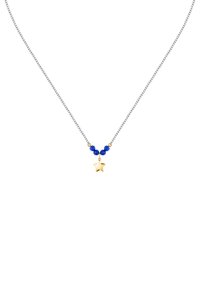 Collana in argento con perle blu e un charm a stella dorata, dal design semplice e dalla texture liscia.