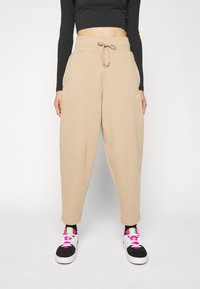 Nike Sportswear PHOENIX W NSW STYLE FLC HR PANT CURVE - Calças de fato de treino - beige