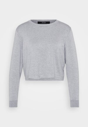 Sweater curto cinza claro com gola redonda, mangas longas, punhos canelados e um acabamento macio e texturizado.