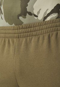 adidas Sportswear 3-STRIPE - Träningsset - olive strata