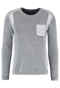 Pull gris clair en maille avec un motif texturé, manches longues, col rond et une petite poche plaquée sur la poitrine gauche.
