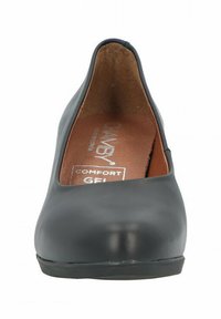 Zapato negro sin cordones, fabricado con material suave, que presenta una puntera redondeada y una plantilla acolchada marrón grabada con "Comfort Gel". Suela plana.