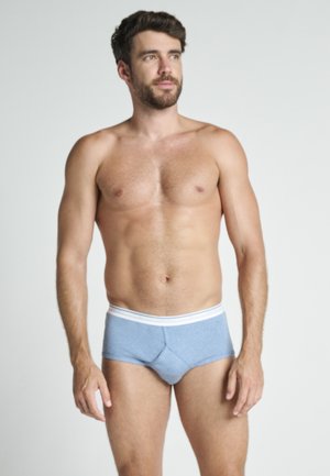 Blaue Baumwoll-Boxershorts mit einem weißen elastischen Bund, die über ein enganliegendes Design und eine glatte Textur verfügen. Der Stoff wirkt leicht.