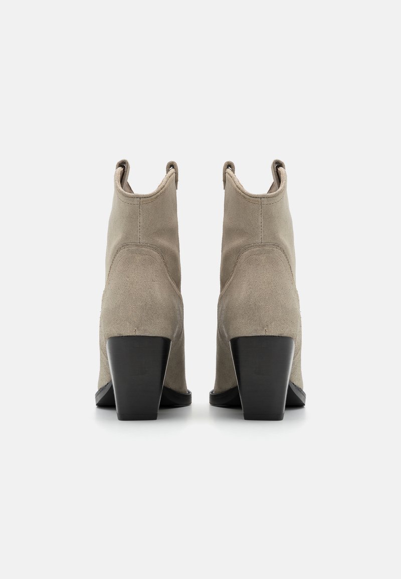 Stivali Texani Stivali Simili Ash Suede Stivali Texani Yoox