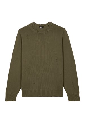 Pull en maille vert olive avec une texture côtelée, col rond et trous usés visibles. Présente des manches longues et un design uni.