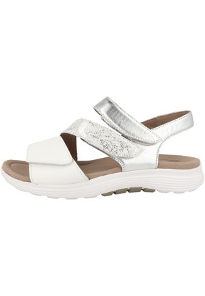 Sandalia abierta blanca y plateada con suela acolchada y tiras ajustables de velcro para un ajuste seguro y comodidad.