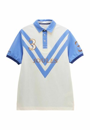 Koszulka polo z krótkim rękawem w białym kolorze z niebieskimi paskami w kształcie litery V, niebieskim kołnierzykiem i rękawami, z haftowaną liczbą 3 i napisem "Joules" w kolorze pomarańczowym.