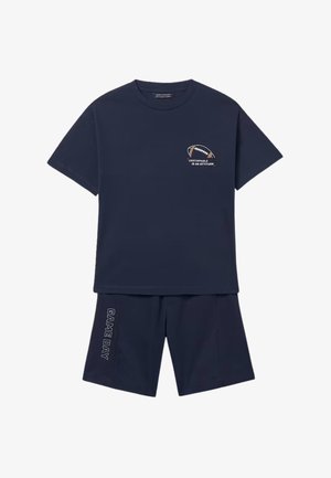 Maglietta a maniche corte blu navy con grafica di un pallone da calcio e la scritta "L'inarrestabile è un atteggiamento", abbinata a pantaloncini coordinati con la scritta "Giorno di partita".