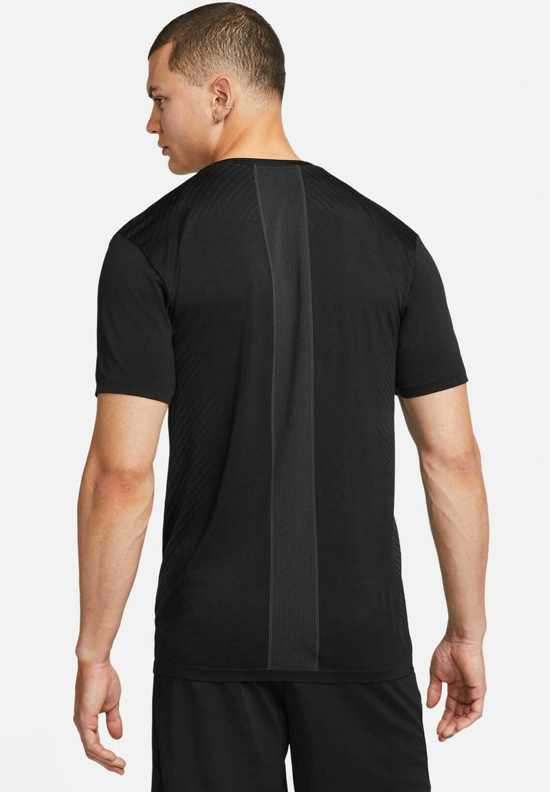 Herren Sportbekleidung | Nike Performance Sport T-shirt black dark smoke grey dark grey/schwarz - LA28947 Herren Sportbekleidung | Nike Performance Sport T-shirt black dark smoke grey dark grey/schwarz - LA28947
