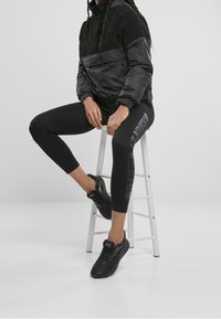 Urban Classics Vinterjacka - black