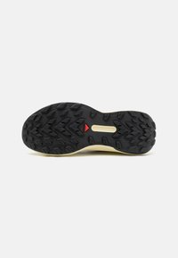 Salomon GENESIS  - Løpesko for mark - black/sulphur spring/orchid petal