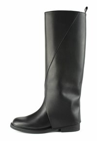 Black knee-high boots made of smooth leather with a diagonal seam design and a low, flat heel. Features a pull tab at the back.
