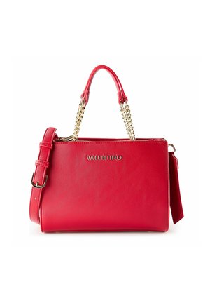 Bolso Red Valentino con asas de cadena dorada, correa de cuero ajustable y cierre de cremallera.