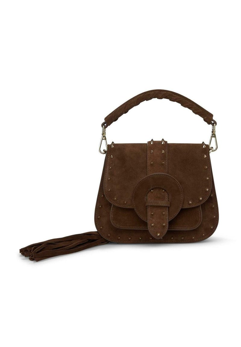Brązowa torebka z zamszu z zaokrąglonym klapkiem, wstawkami z ćwieków, plecioną rączką i dekoracyjnym chwostem. Posiada zapięcie na przycisk.