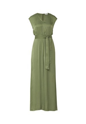 Bezręczna maksi sukienka oliwkowa z dekoltem w szpic, marszczoną talią i dopasowanym materiałowym paskiem związanym po boku.