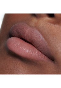 MAC POWDER KISS LIQUID LIPCOLOUR - Liquid Lipstick - habit