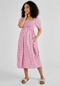 JoJo Maman Bébé SHIRRED MATERNITY MIDI  - REGULAR FIT - Kasdienė suknelė - pink gingham