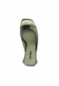 Groene, gestructureerde sandalen met hak en open teen. Gemaakt van synthetisch materiaal, met een platte en brede band over de bovenkant. Merkennaam zichtbaar.
